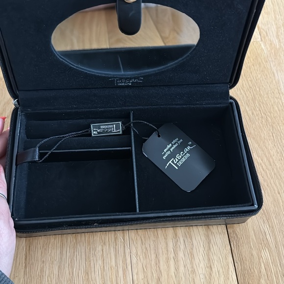 Jewelry case ~ great for travel nwt - Picture 4 of 4